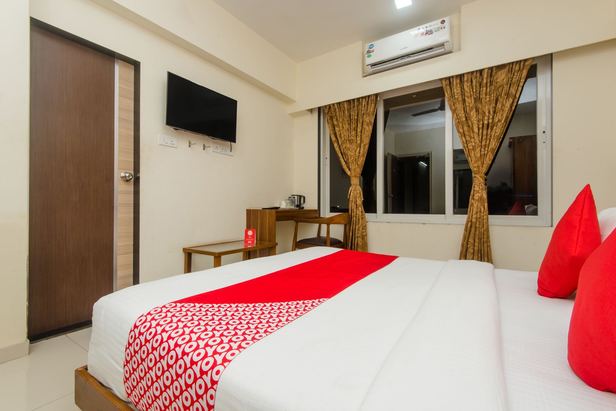 Oyo 11441 Hotel Blue Bells Residency ムンバイ エクステリア 写真